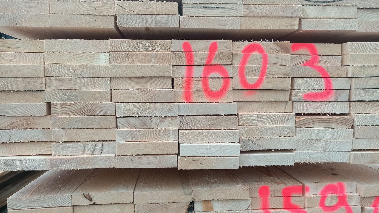 Доска обрезная естественной влажности сосна/ель 25х125х6000мм 1-2 сорт