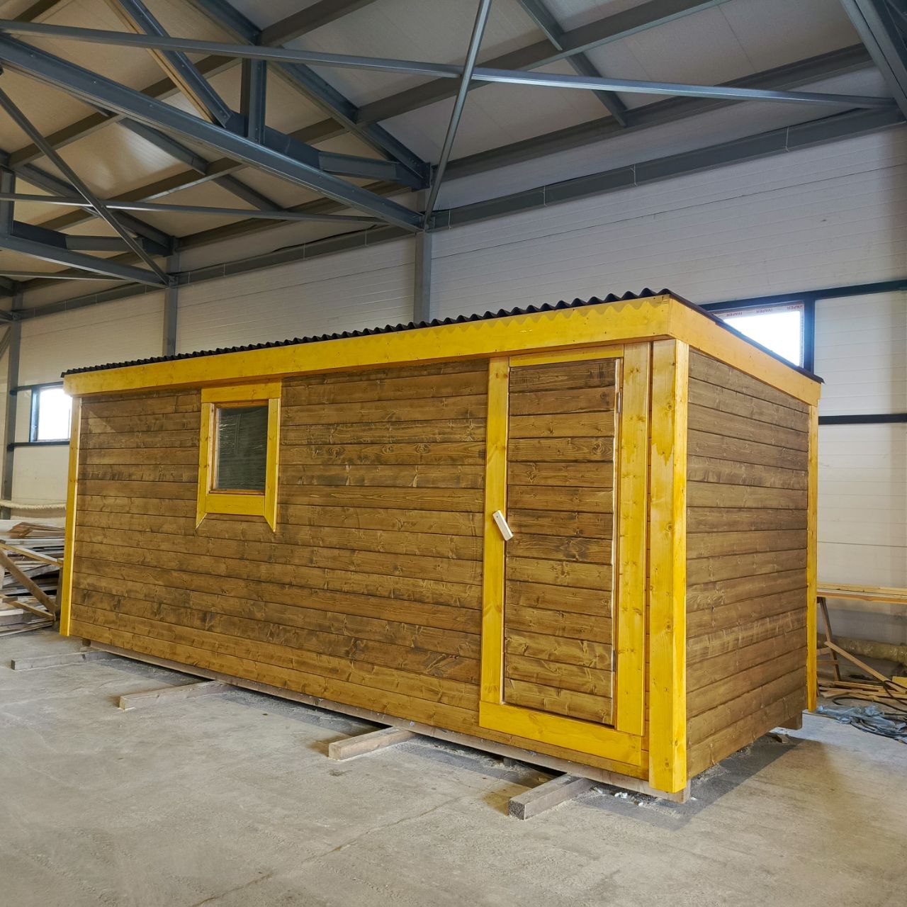 Бытовка №3 2,3х5,8м (с внутр.отделкой, с утеплением) Бытовка №3 2,3х5,8м (с внутр.отделкой, с утеплением)