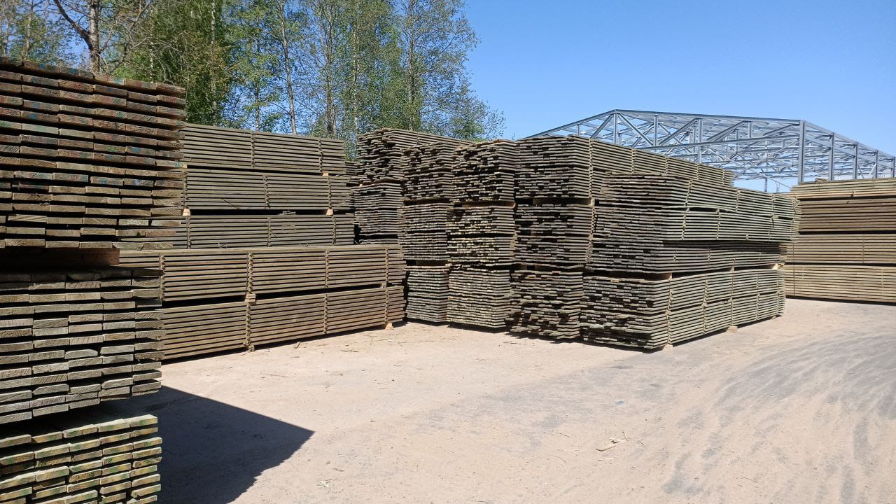 Доска обрезная естественной влажности сосна/ель 25х100х6000мм 1-2 сорт антисепт. ХМ-11