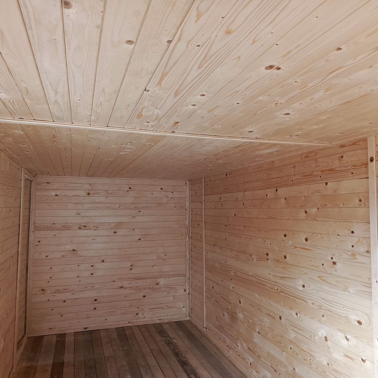 Бытовка №3 2,3х5,8м (с внутр.отделкой, с утеплением) Бытовка №3 2,3х5,8м (с внутр.отделкой, с утеплением)