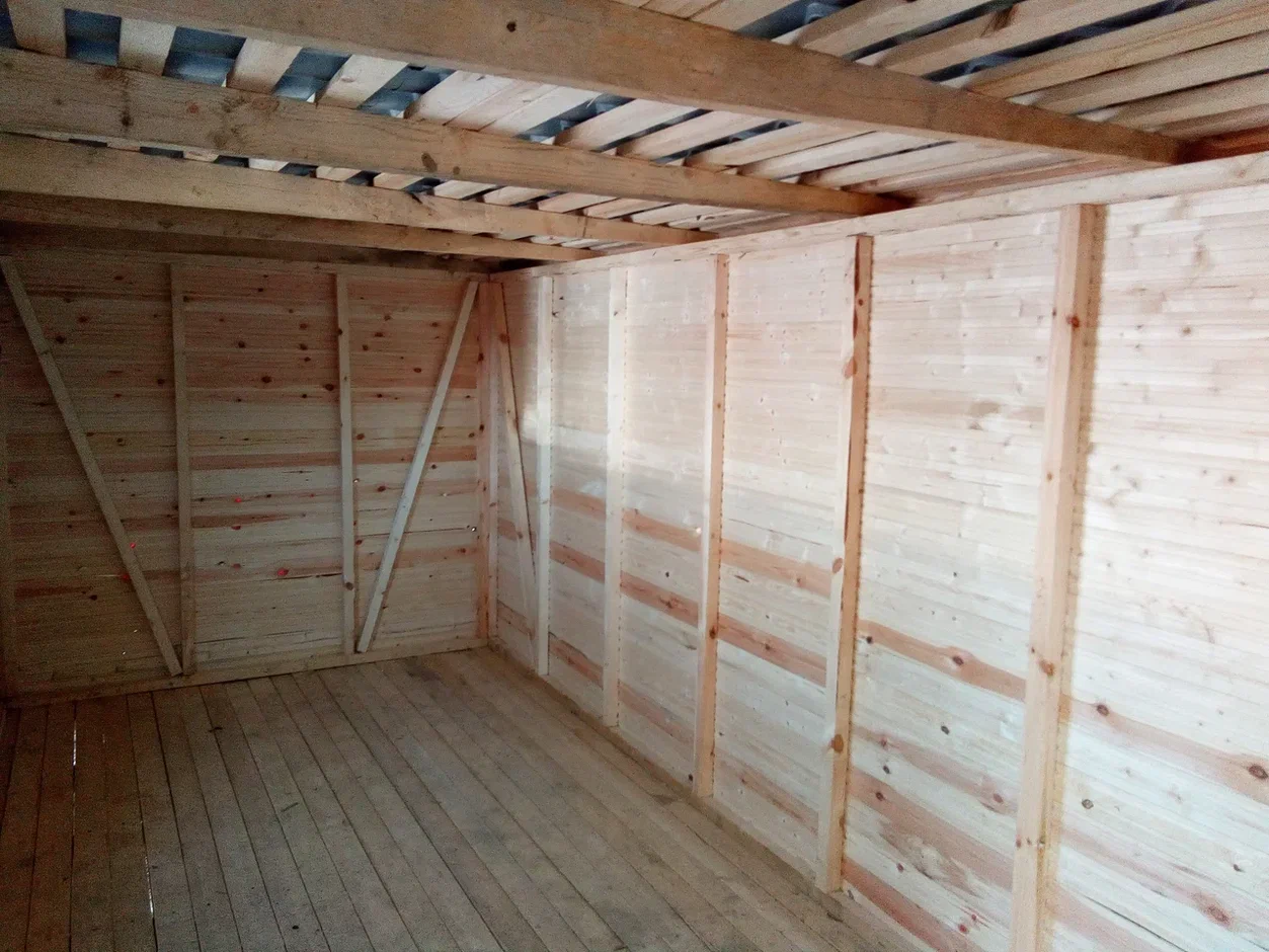 Бытовка №10 с перегородкой 2,3х5,8м (без отделки, без утепления)