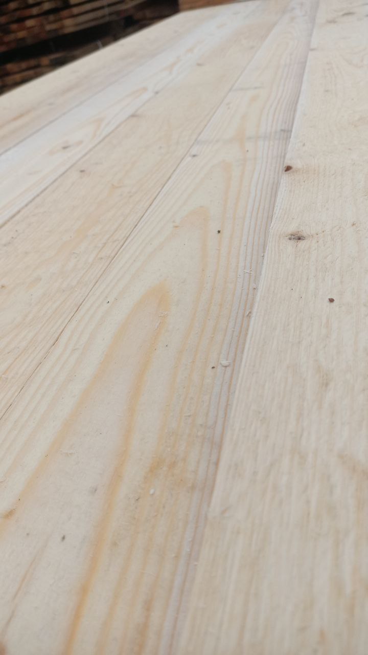 Доска обрезная естественной влажности сосна/ель 25х100х6000мм 1-2 сорт